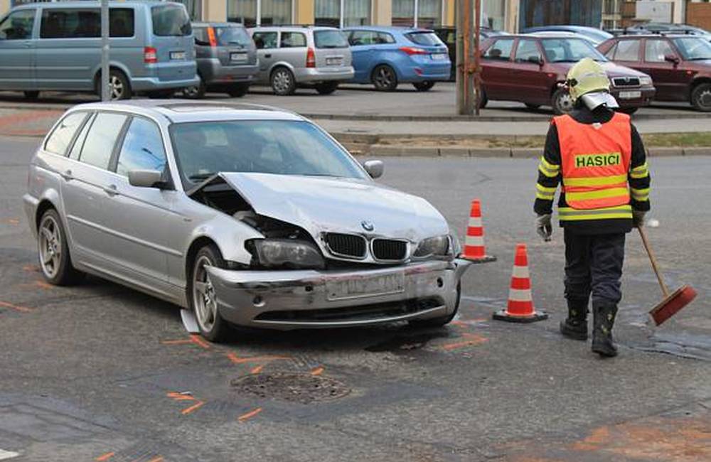 Foto: V Rimavskej Sobote sa zrazili tri BMW