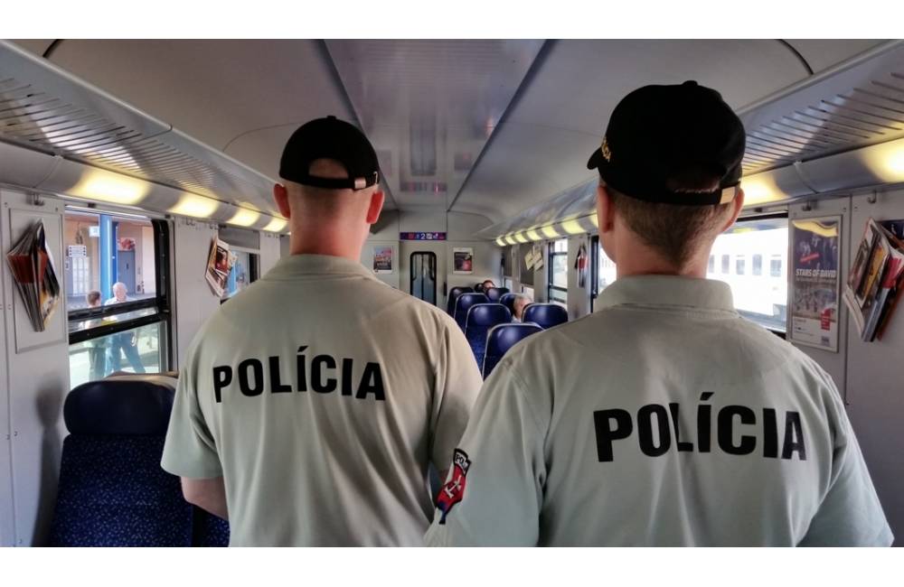 Foto: Polícia v Banskobystrickom kraji sa pripravuje na Dušičky