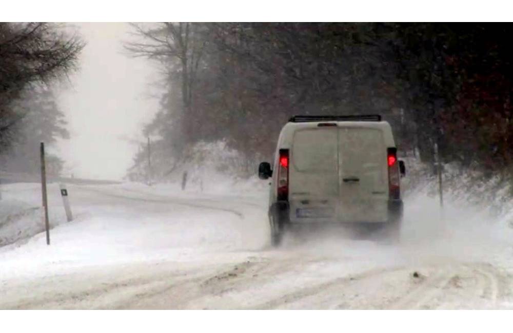 Foto: Sneženie komplikuje dopravu! Ak ste na cestách zvýšte opatrnosť
