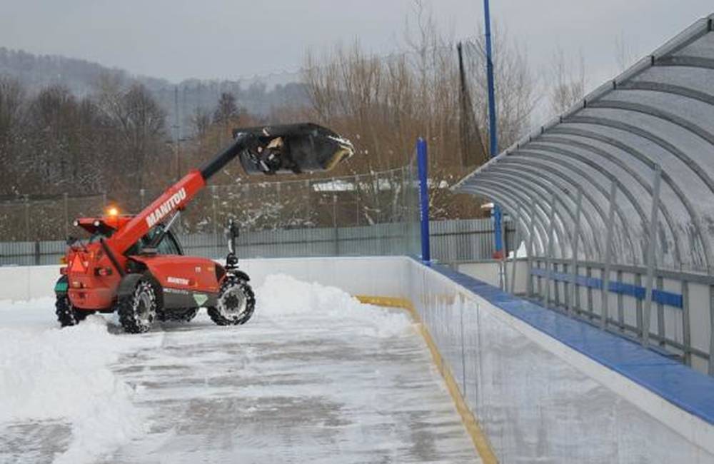 Foto: Umelá ľadová plocha v Revúcej bude sprístupnená počas víkendu, rozpis a ceny sú taktiež známe