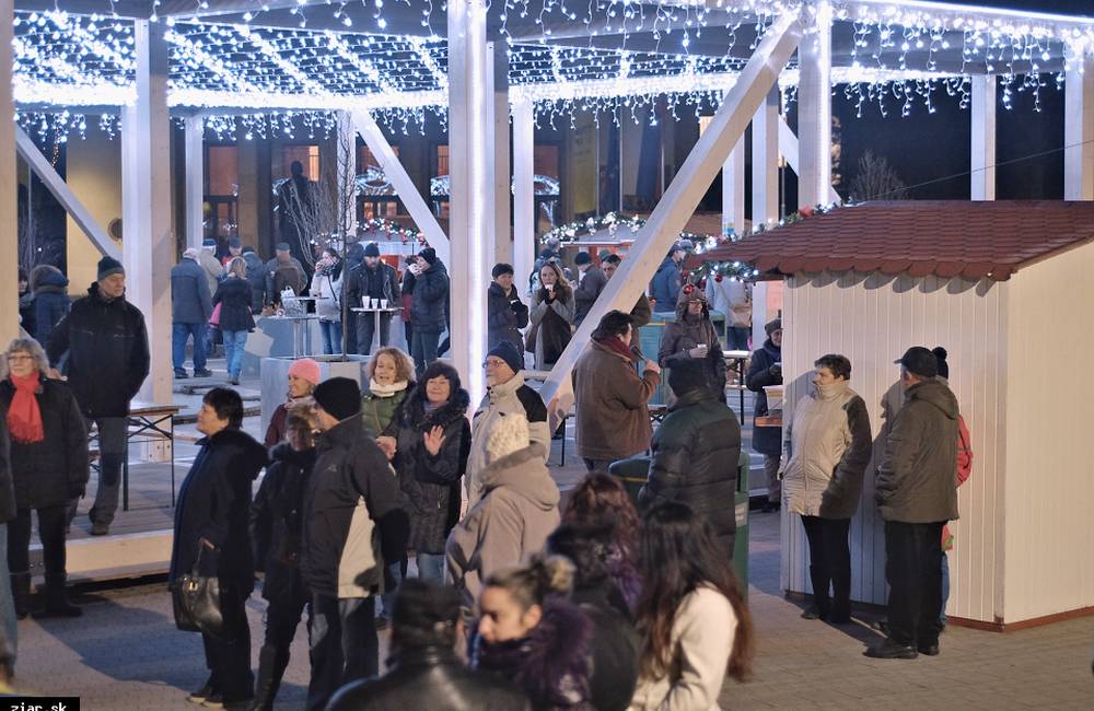 Foto: Kultúrny program počas vianočných trhov v Žiari nad Hronom, mesto pripravuje viacero podujatí