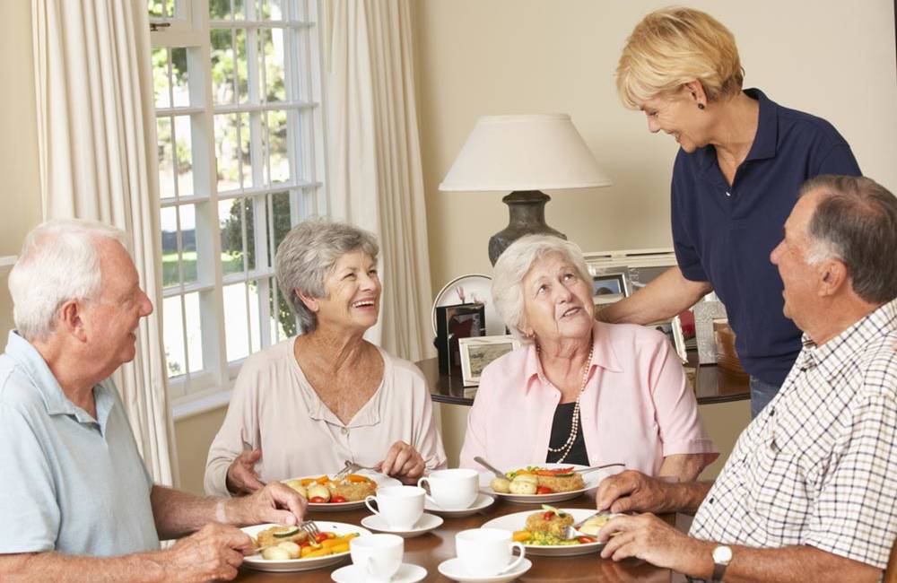 Vo Veľkom Krtíši skvalitňujú služby pre dôchodcov, mesto im zabezpečí donášku jedla až domov