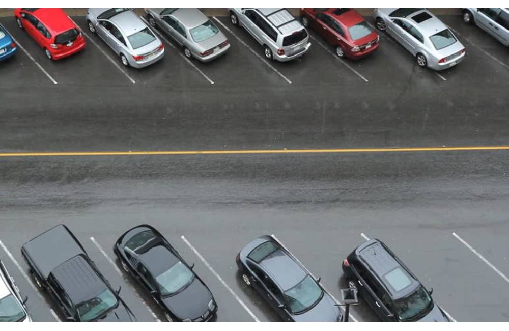 Foto: V Brezne pribudne viac ako sto parkovacích miest