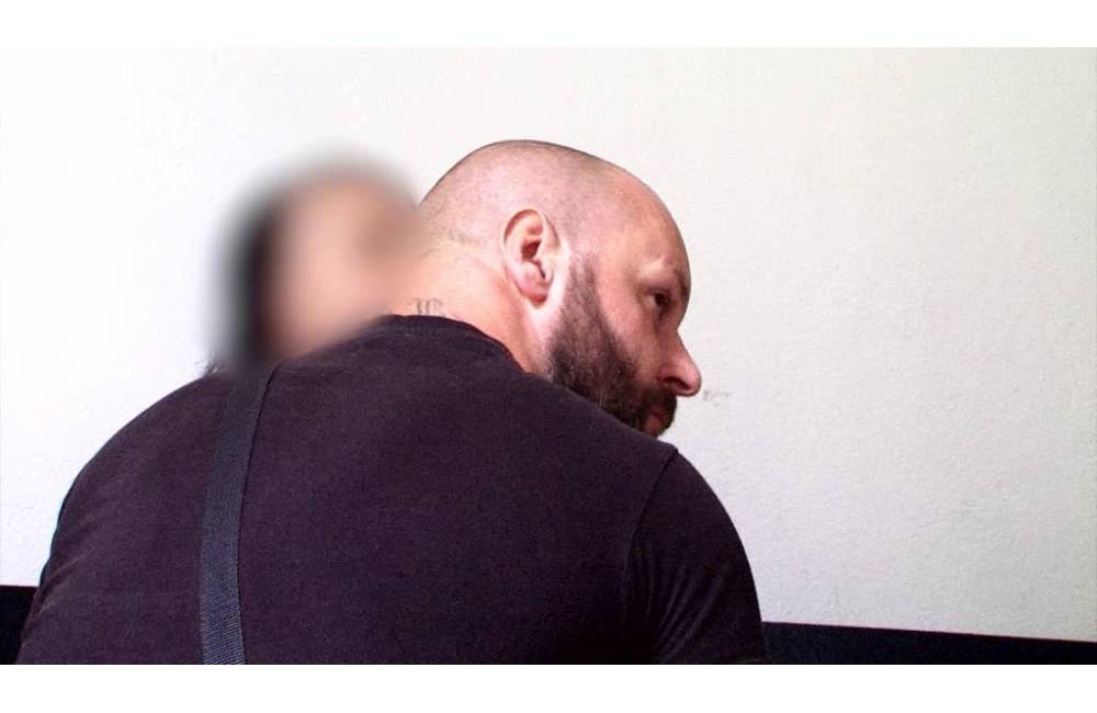 Foto: Súd odsúdil 34-ročného muža za extrémistické činy, na sociálnych sieťach zverejňoval fotky a nápisy