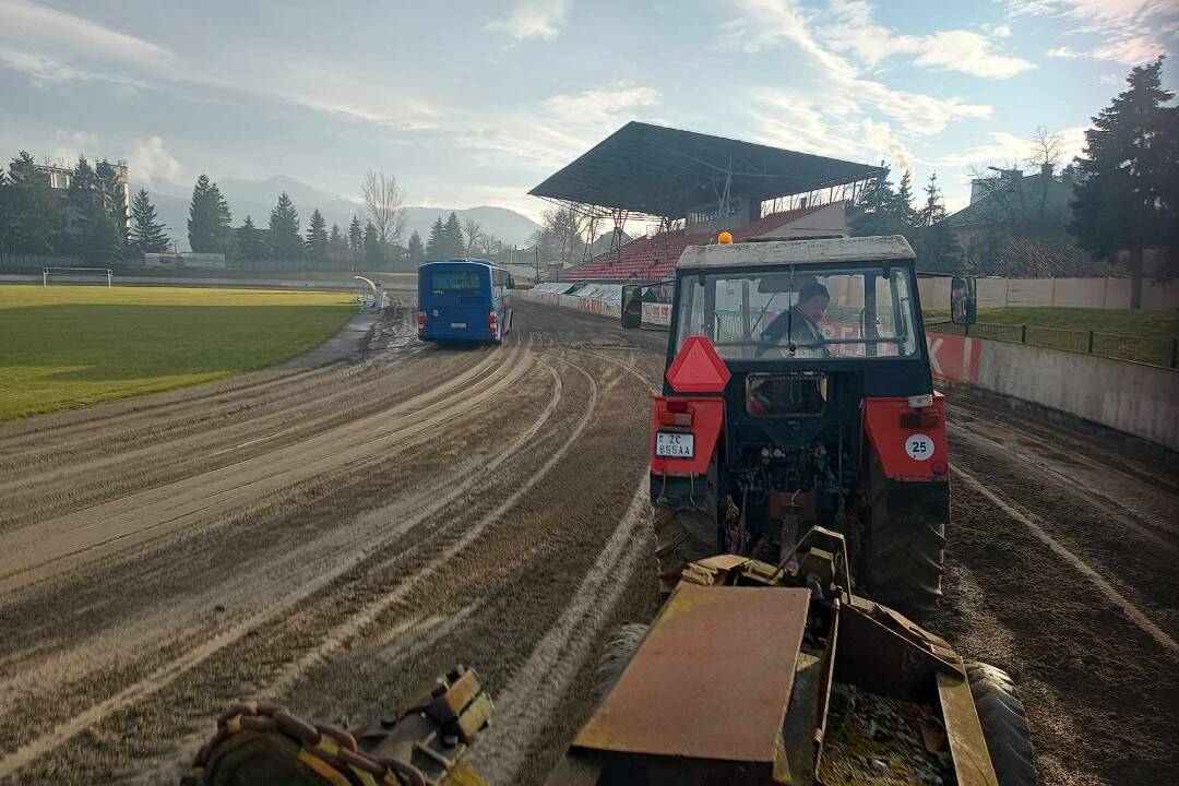 Preteky autobusu a traktora na plochej dráhe v Žarnovici? V skutočnosti išlo o niečo celkom iné