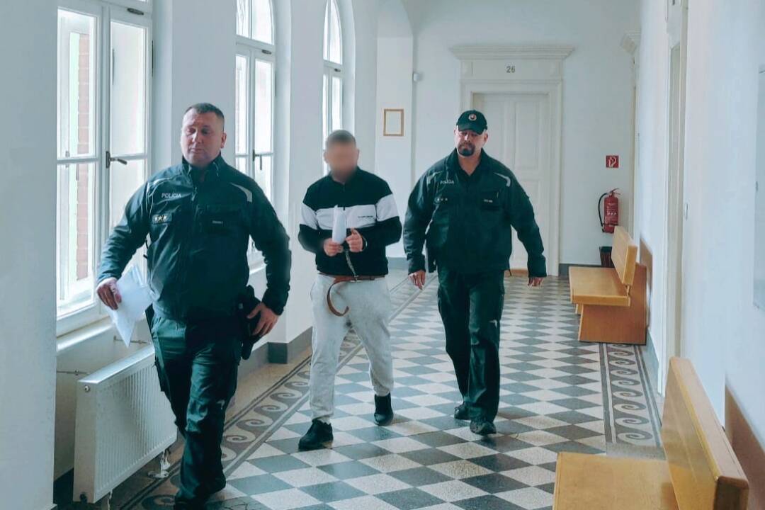 Foto: Šoféroval zdrogovaný, navyše mal plnú ponožku pervitínu. V prípade vodiča z Lučenca padlo obvinenie
