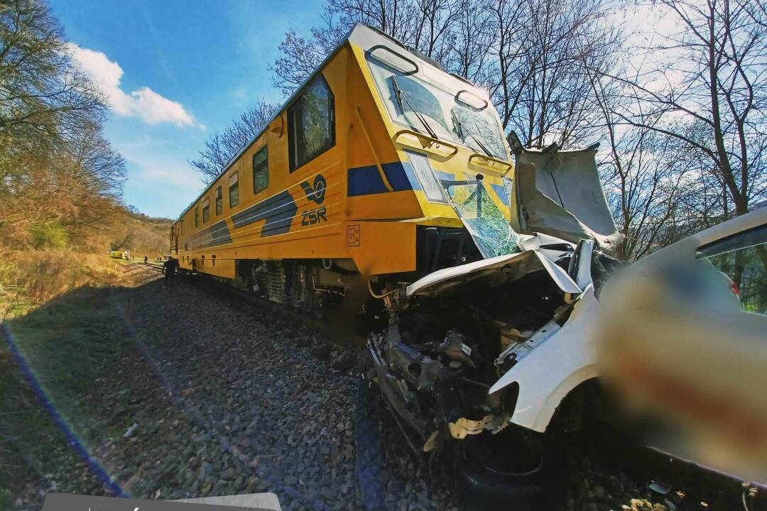 Osudové priecestie v Pitelovej: Vlak tam auto nezrazil prvýkrát, bola v ňom aj tehotná žena