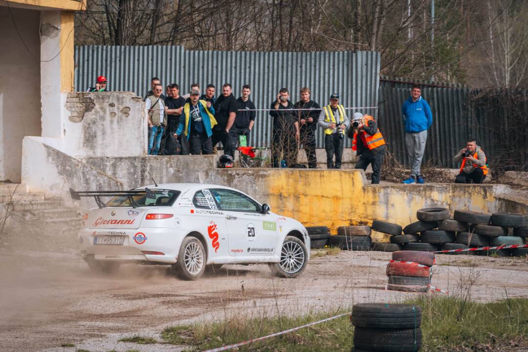 VIDEO: V Jelšave sa pretekalo. Konal sa prvý ročník Amater Rally, ako sa darilo bystrickým Lombardistom?