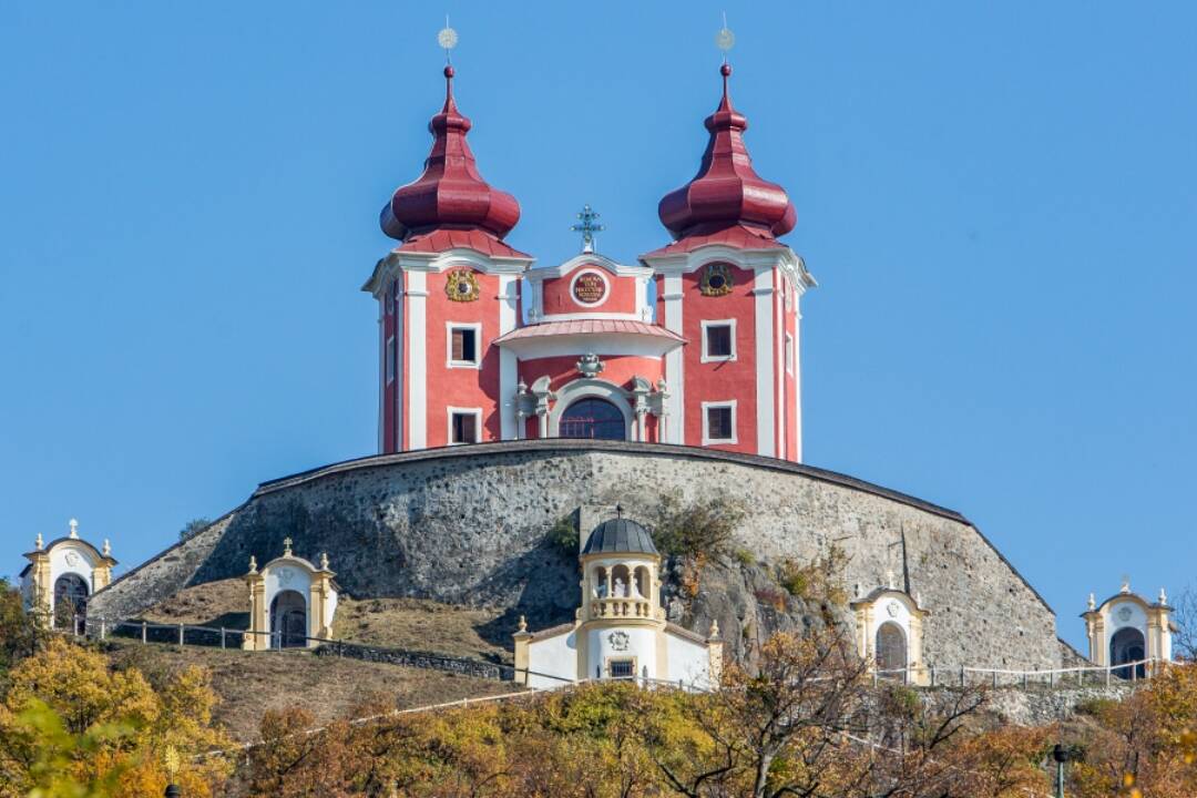 Foto: Tma nad Banskou Štiavnicou: Obyvatelia a turisti sú sklamaní neosvetlenými zámkami a Kalváriou