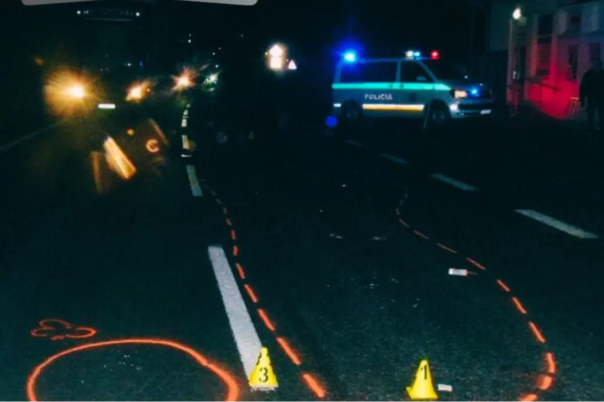 Foto: Chodkyňu bez reflexných prvkov zrazilo v Teranoch auto. Utrpela ťažké zranenia, previezli ju do nemocnice