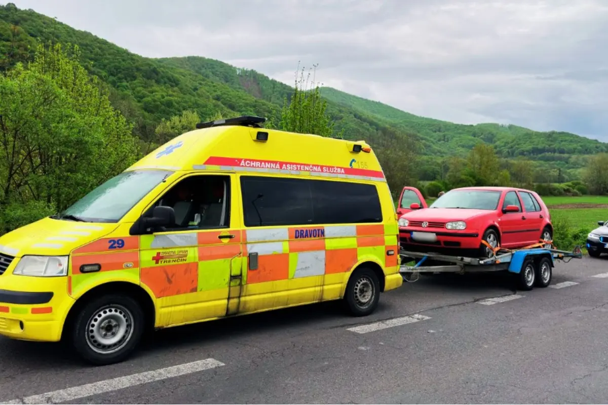 Policajti zo Žiaru ostali zaskočení, sanitka neviezla pacientov, vodič mal iný biznis, pokute sa nevyhol
