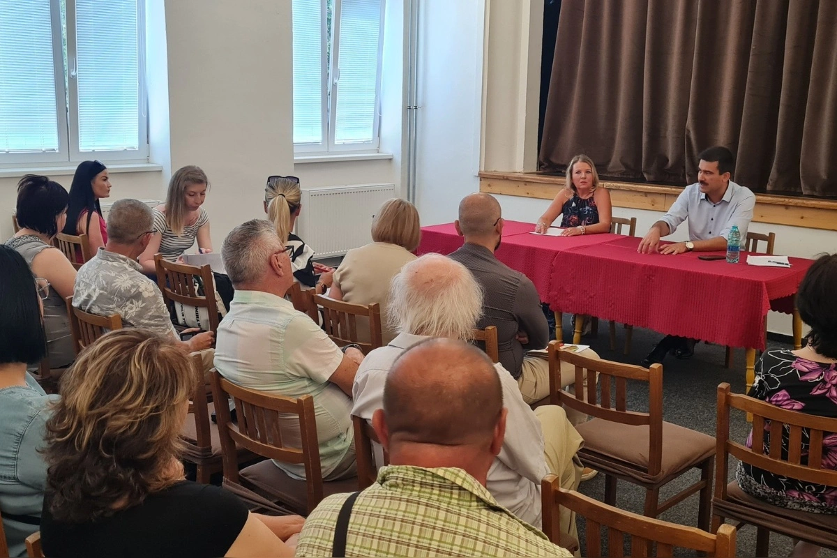 Foto: Vo Fiľakove a okolitých obciach sa rozšírila žltačka. Opatrenia platia pre bytovky, supermarkety aj základnú školu