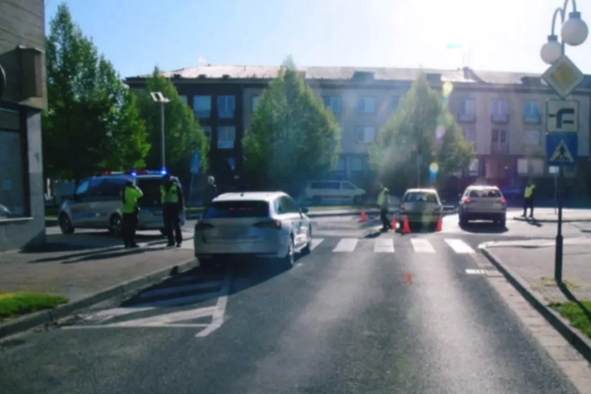 Vo Zvolene došlo k nehode, 56-ročnú ženu zrazilo na priechode auto, je vo vážnom stave