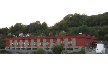 Vo väznici v Banskej Bystrici našli mŕtveho väzňa s porezaným krkom a rukami