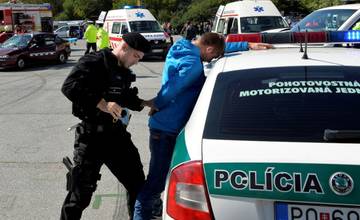 21-ročný mladík spáchal za pár minút 5 trestných činov, navyše zaútočil na policajta
