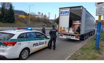 Vo Zvolene zadržali kamión s pakistanskými utečencami, vodiča upútali zvuky a zavolal políciu