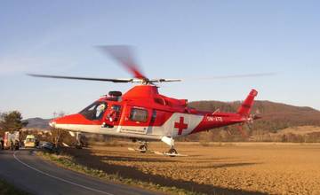 Zranenú ženu po dopravnej nehode musel previesť záchranársky vrtuľník, utrpela viacero poranení