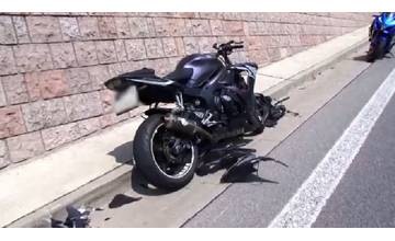 Motorkárovi do cesty vbehla jelenica, muž skončil v nemocnici a zviera zrážku neprežilo