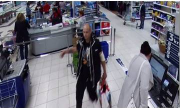 Polícia hľadá tohto muža: kradol v obchode a napadol pracovníka SBS