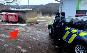 Policajti zachránili život mladíkovi z Lučatína. Pošmykol sa na ľade a upadol do bezvedomia