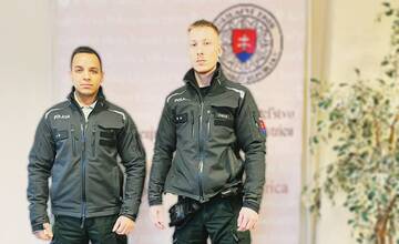 Mladej mamičke v aute skolabovala dcéra. Pomohli jej policajti z Banskej Bystrice