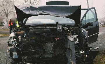 FOTO: Pri zrážke dvoch áut medzi Pavlovcami a Martinovou sa zranilo 12-ročné dievča