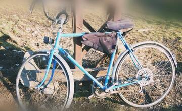 Chlapec na bicykli zrazil chodkyňu v Žiari nad Hronom. So zranením hlavy ju previezli do nemocnice