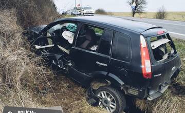 FOTO: Na križovatke pri Lučenci sa zrazili štyri autá, škody odhadujú na 12-tisíc eur