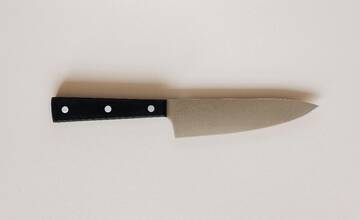 Tomáš v Banskej Bystrici zaútočil nožom na 15-ročné dievča. Súd ho prepustil pre procesnú chybu