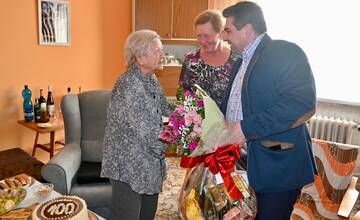 FOTO: Oslávila vzácne životné jubileum. Mária Medveďová z Brezna má sto rokov