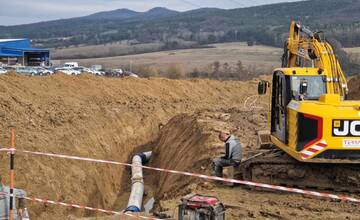 FOTO: V Žiari nad Hronom pracujú na predĺžení vodovodného potrubia