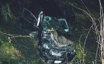 FOTO: Pri nehode neďaleko Kokavy nad Rimavicou sa ťažko zranila 56-ročná vodička