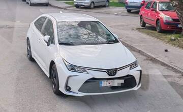 FOTO: Obyvateľov Zvolena pobúrilo parkovanie Trnavčana. Prečo odstavil auto práve takto?