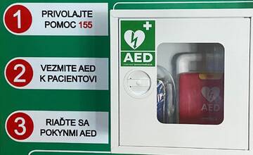 Brezno kúpilo defibrilátory do každej školy. Majú pomôcť zachrániť život, jeden stál 2 200 eur
