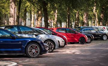 VIDEO: Ako to bude s parkovaním vo Zvolene? Nespokojní obyvatelia sa pýtali primátora aj odborníkom