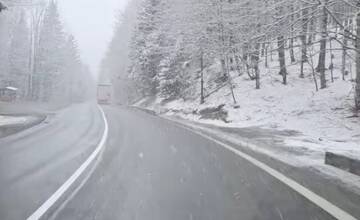 VIDEO: Na ceste na Donovaly dnes snežilo. Pre niekoho idylka, pre mnohých vodičov problém