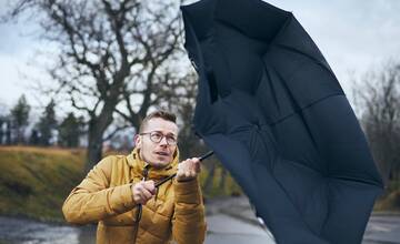 Pozor na silný vietor aj dážď v Banskobystrickom kraji. SHMÚ vydal výstrahy pre dva okresy