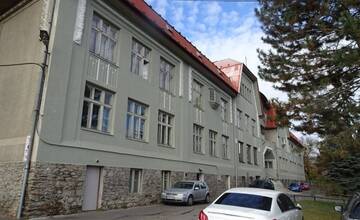 Neistá budúcnosť nemocnice v Hnúšti. Banka posiela komplex do dražby