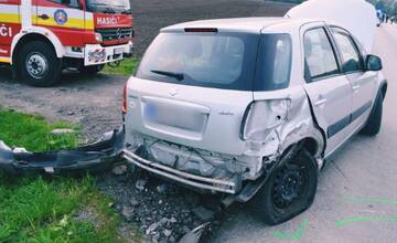 FOTO: Medzi Revúcou a Muránskou Dlhou Lúkou sa zrazilo auto s motocyklom