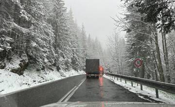 Výstraha pre vodičov: banskobystrické horské prechody sú zasnežené