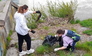FOTO: Žiaci zo Žiaru nad Hronom čistili prírodu. Akú bizarnosť našli pri Lutilskom potoku?
