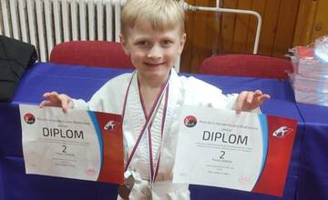 FOTO: Iba 5-ročný karatista Paľko získal dvakrát striebro. Darilo sa aj ďalším deťom zo Žiaru nad Hronom