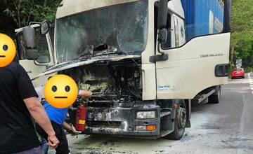 Horiaci kamión na Donovaloch, oheň hasili aj okolidúci. Na mieste zasahujú záchranné zložky