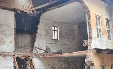 FOTO: Aké škody spôsobil pád budovy bývalého evanjelického lýcea v Banskej Štiavnici?