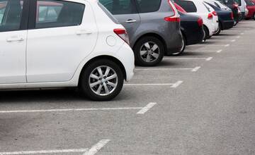 Na zvolenskom sídlisku je problém s parkovaním. Iniciatíva Parkuj na Západe chce poslať mestu požiadavky