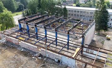 V Brezne zostal z plavárne len skelet. Ako bude vyzerať po rekonštrukcii?