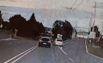 FOTO: Riskantná jazda v Banskej Bystrici. Vodič takmer spôsobil nehodu a ohrozil viaceré životy