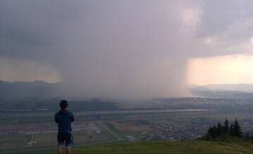 Banskobystrický kraj dnes zasiahnu búrky. SHMÚ vydal výstrahy pre všetky okresy
