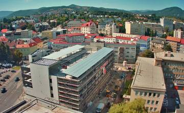 Banskobystričanov rozdeľuje parkovací dom. Ďalšia zbytočná budova, myslia si niektorí