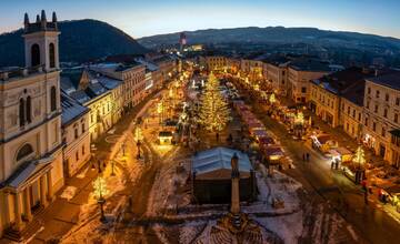 Za prenájom stánku na vianočných trhoch v Banskej Bystrici zaplatíte tisíce eur. Pozrite si cenník